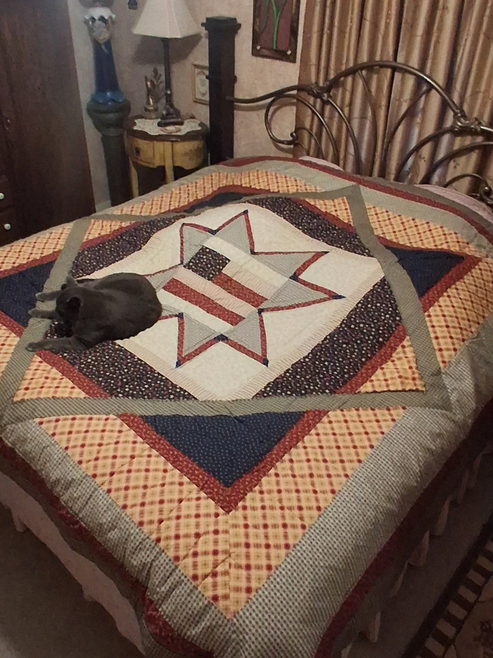 Home Collection Patriotic Star Patchwork Quilt in Red, Blue, Cream